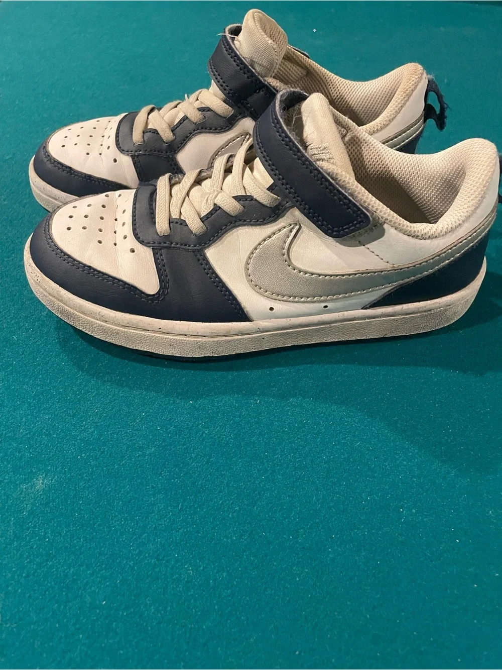 Nike Kids Navy, White and Silver Low-Top Sneakers